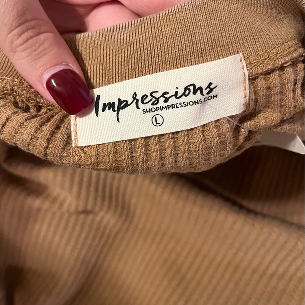 NWT Camel Waffle Knit Henley Top - Picture 6 of 7